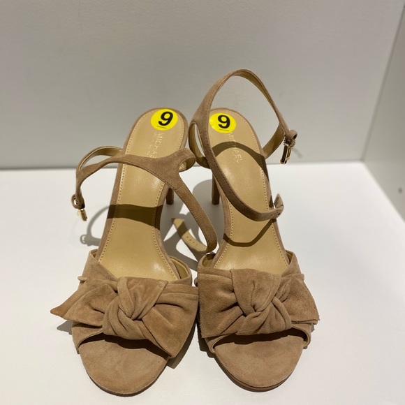 Michael Kors tan sandals - Picture 4 of 5
